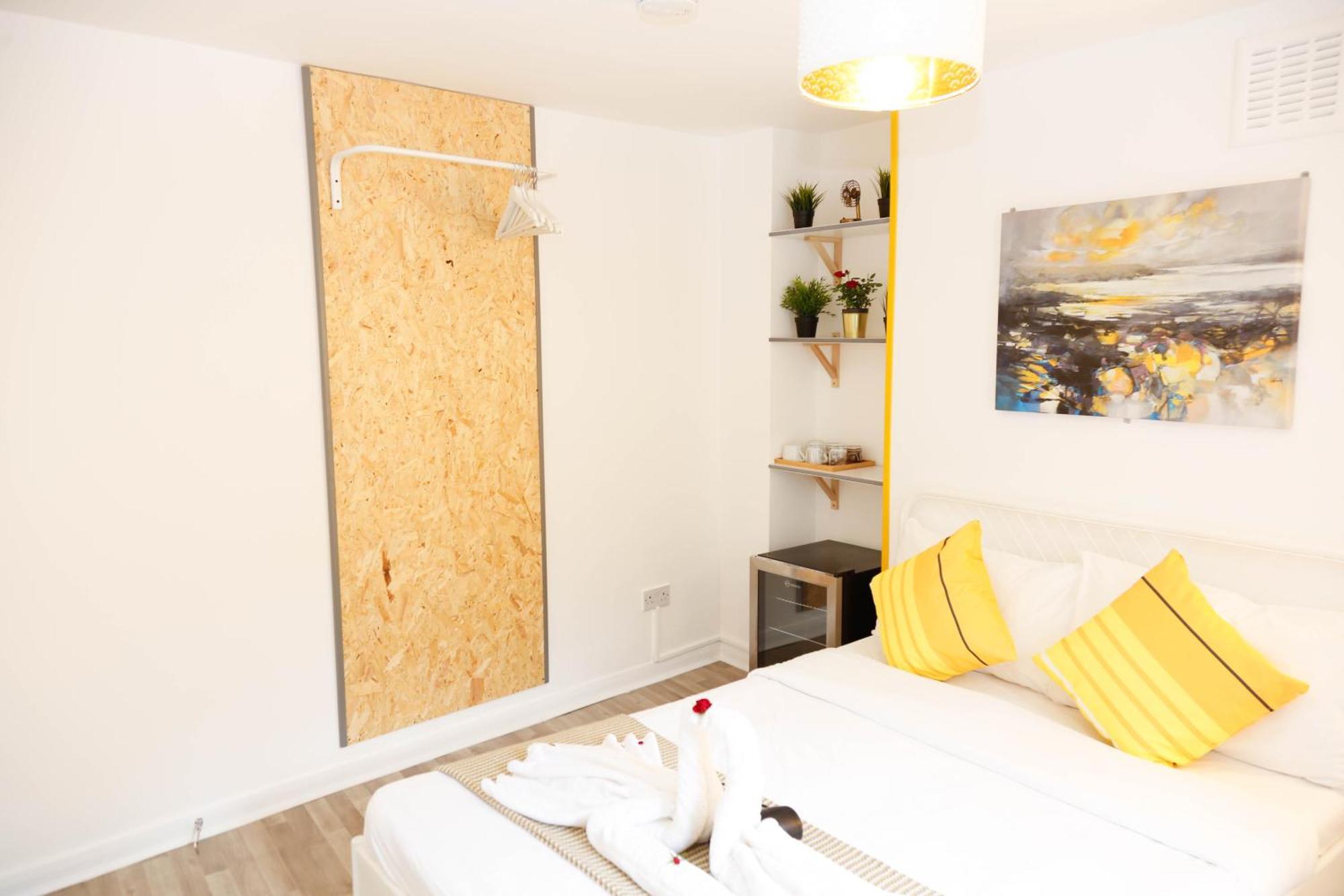 Stylish Rooms 1-Minute Walk To Camden Town Metro, Shops, Cafes, Bars & Restaurants With Shared Bathrooms London Exterior photo