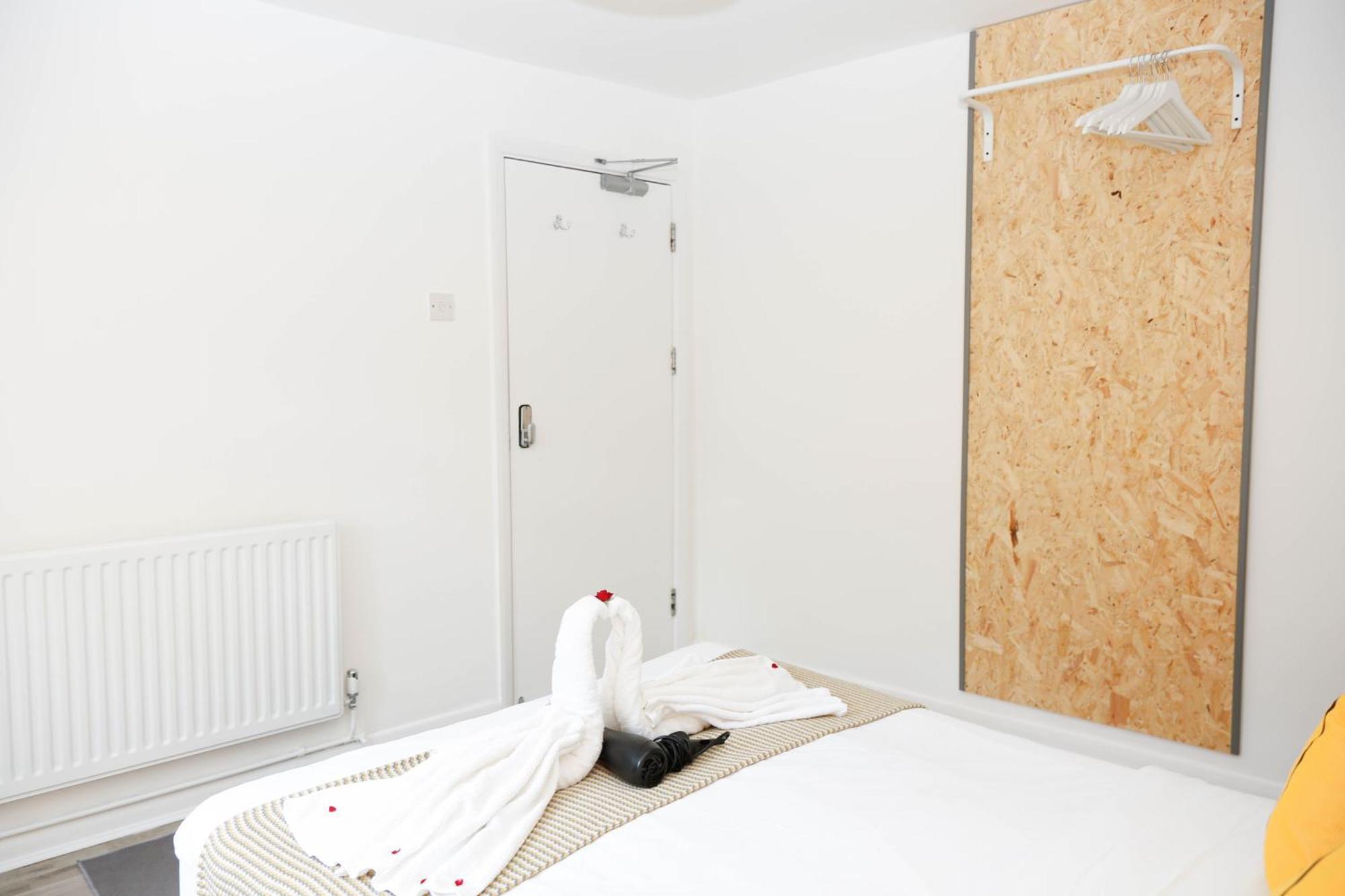 Stylish Rooms 1-Minute Walk To Camden Town Metro, Shops, Cafes, Bars & Restaurants With Shared Bathrooms London Exterior photo